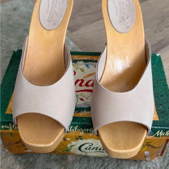 Candie's Cream Open-Toe Mules - Picture 6 of 9